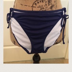 VS navy blue bikini bottoms (Medium)