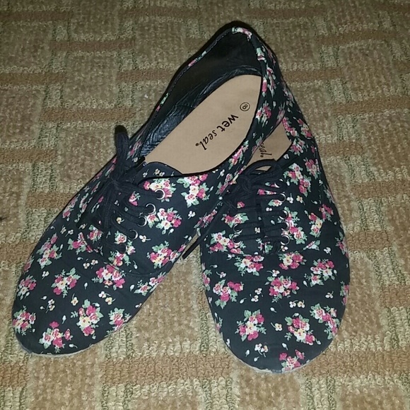 ❌❌SOLD!❌❌Floral print shoes