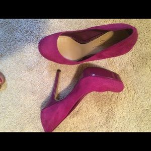 Jessica Simpson Magenta suede pumps