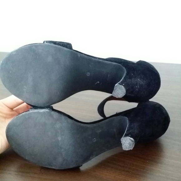 [SOLD IN BUNDLE] Jeffrey Campbell Blk Suede Heels - Picture 4 of 4