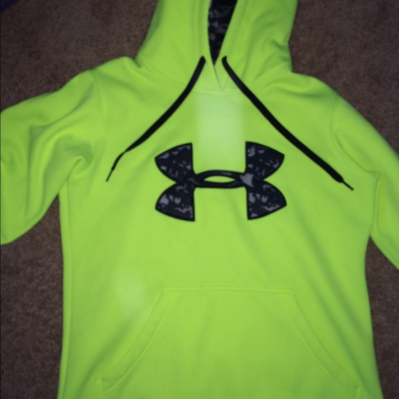Under armour sweatshirt