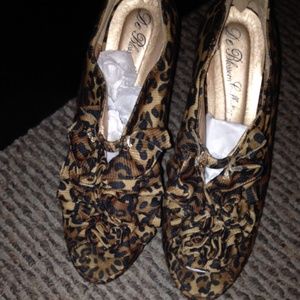 Leopard wedges