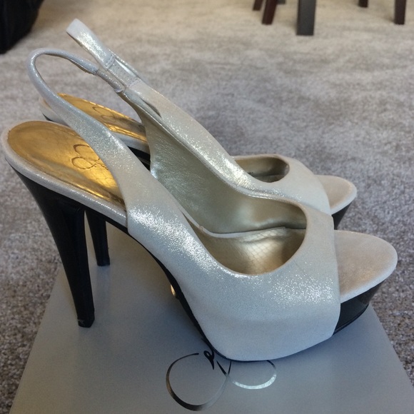 Jessica Simpson Shoes - JESSICA SIMPSON Astor gold metallic platforms 61/2