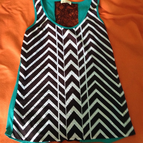 This is more of a summer shirt - Picture 1 of 2