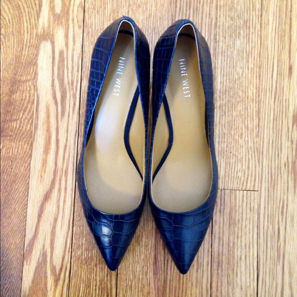 Nine West Shoes - NWOT Nine West Blue Snakeskin Heals