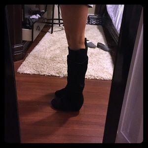 Black wedge boots