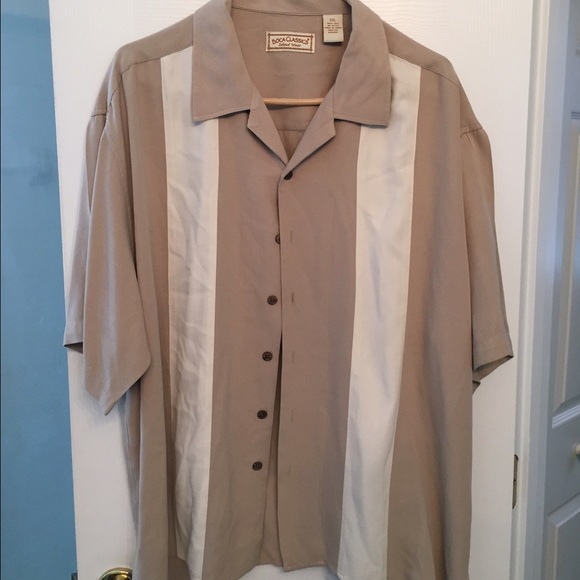 Men's shirt with color accent stripes