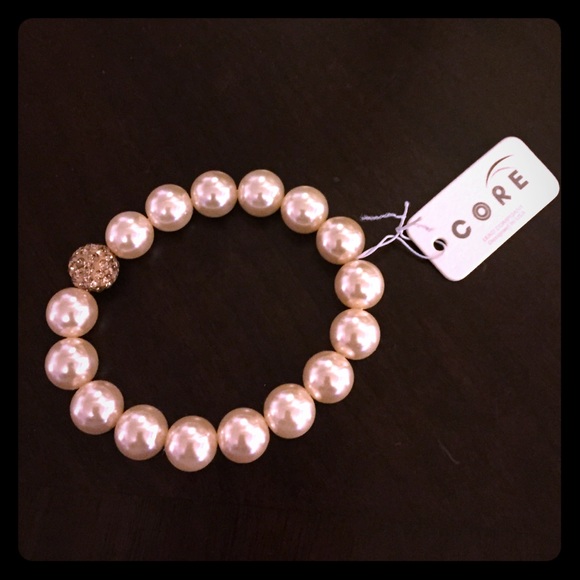 Beautiful pearl and jeweled bracelet ❤️💎