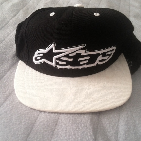 Black/white SnapBack