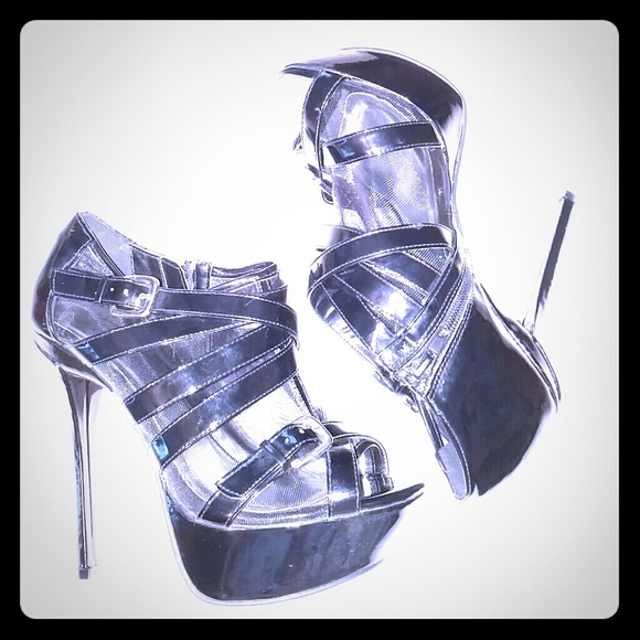 Black stiletto shoes