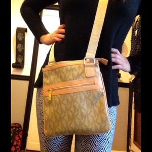 Non authentic MK purse