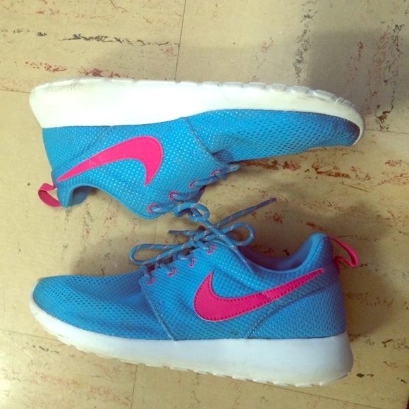 Teal Nike Roshe Runs Size 7