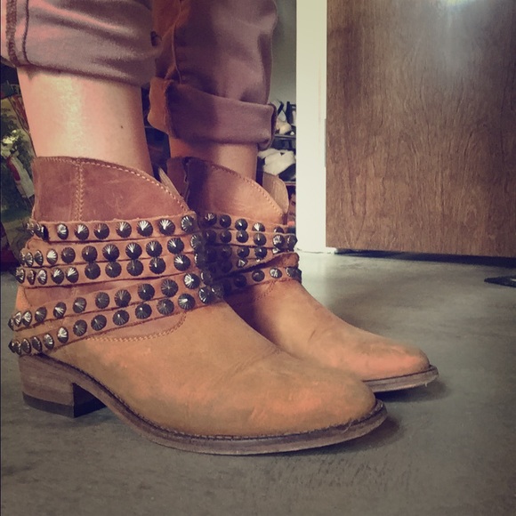 Brown STEVEN ankle boots