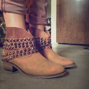 Brown STEVEN ankle boots