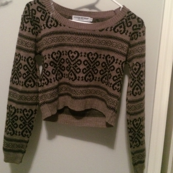 a long sleeve crop top