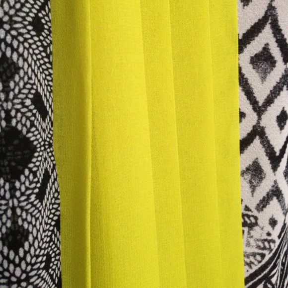 ❌SOLD❌ BCBG Runway Edition Magda Dress - Picture 2 of 4