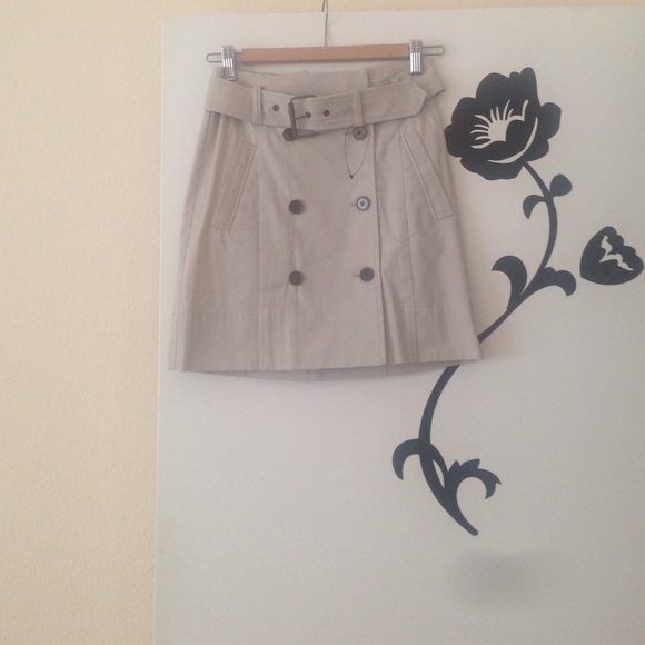 Trench skirt