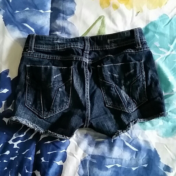 Miley Cyrus Jean Shorts - Picture 2 of 2