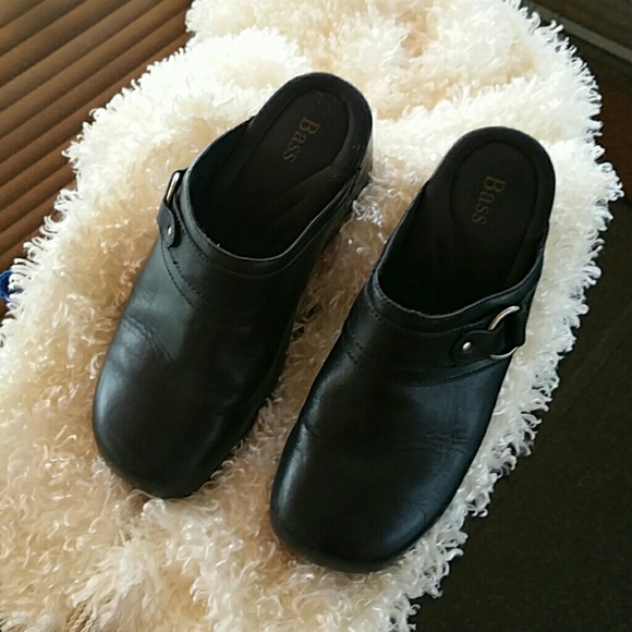 Flash sale Bass clogs