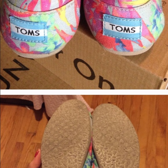 Toms worn 2-3x