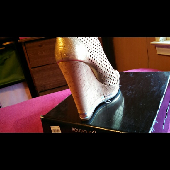 Gold Wedge Shoe - Picture 2 of 3