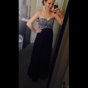 ON HOLD Beautiful prom dress 😍