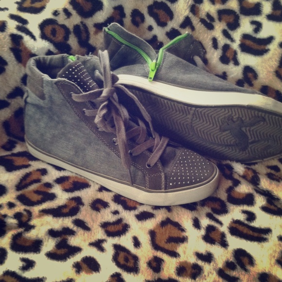 AE sneakers 💚