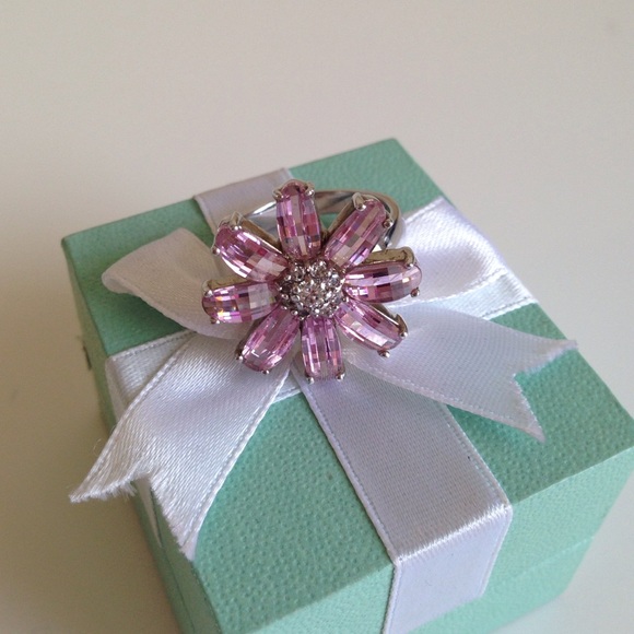 Silver and CZ pink flower ring in Size 8 - Picture 4 of 4