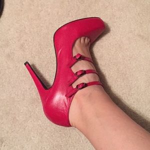 Red pumps with straps