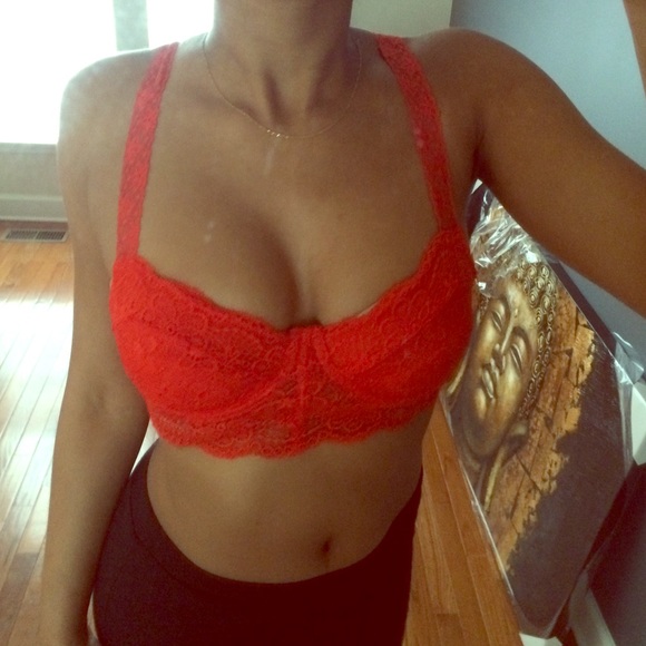 NEW !! Red Lace BEBE Brazier ( NW/oT)