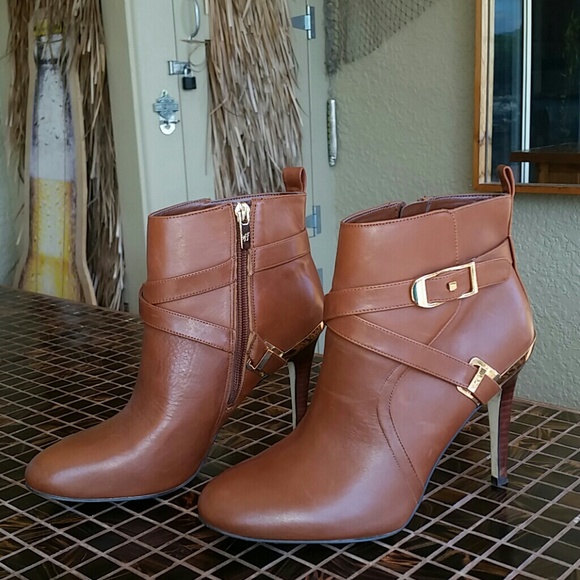 Beautiful Marc Fisher leather low boot 7.5 - Picture 1 of 4