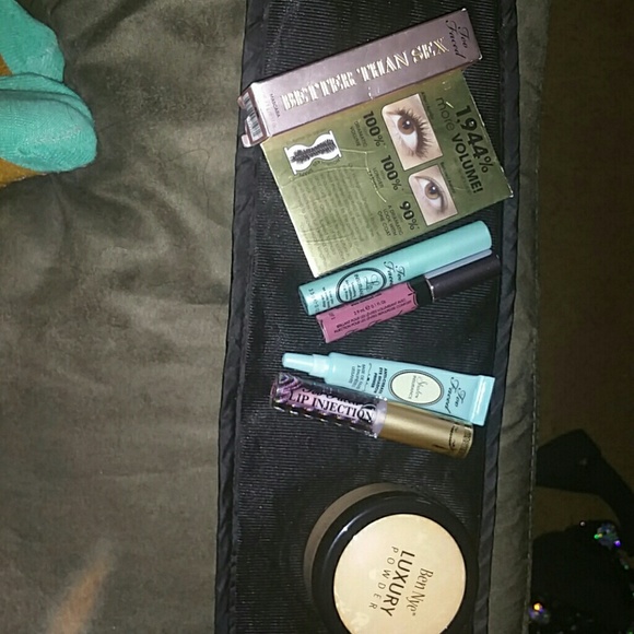 TOO FACED MAKE UP BUNDLE.