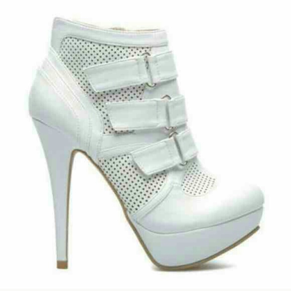 Sporty shoedazzle booties