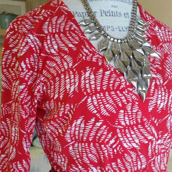 Sold-Daisy Fuentes red and white wrap dress - Picture 2 of 2