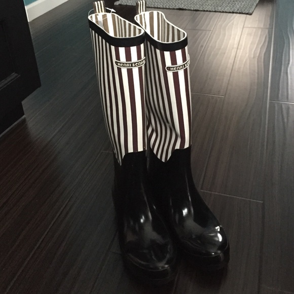 Henri Bendel ran boots