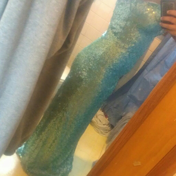 Prom dress - Picture 2 of 3