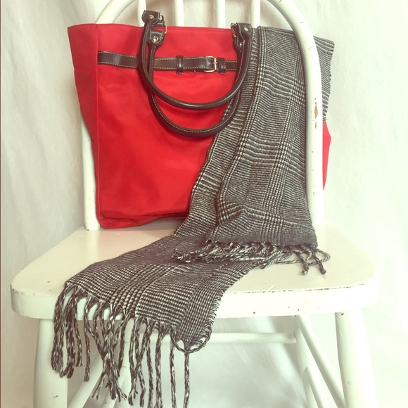 Handbags - 🎉Limited time sale 🎉Red tote and plaid scarf❤️