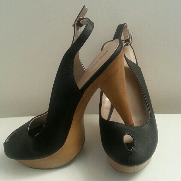 *NEW* Black Slingback Pumps - Picture 2 of 4