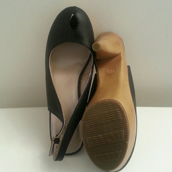 *NEW* Black Slingback Pumps - Picture 4 of 4