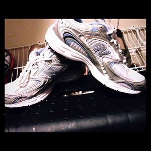 Women's new balance tennis shoes