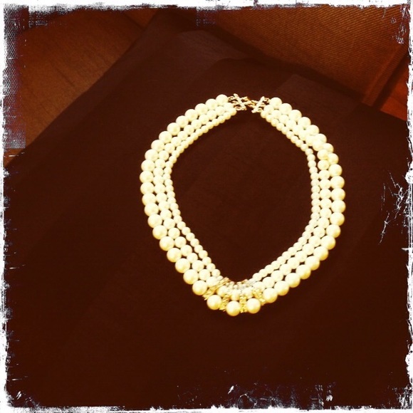 Retro Pearl Necklace