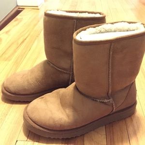 Classic short chestnut UGGS