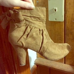 Alloy faux suede bow booties