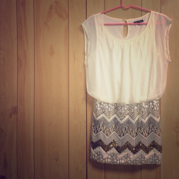 Buckle Ladies White and Gold Party Dress- size M