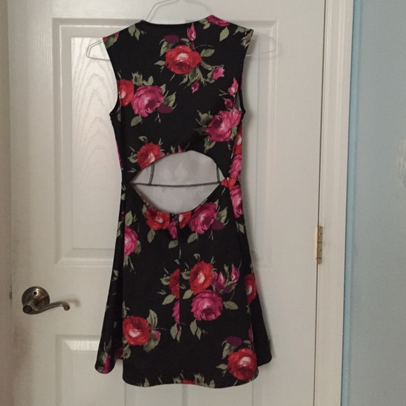 SOLD - Forever 21 Floral Skater Dress NWOT - Picture 2 of 2