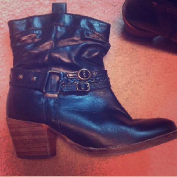 Steve Madden Boots - Steve Madden Black Leather Cowgirl ankle Boots