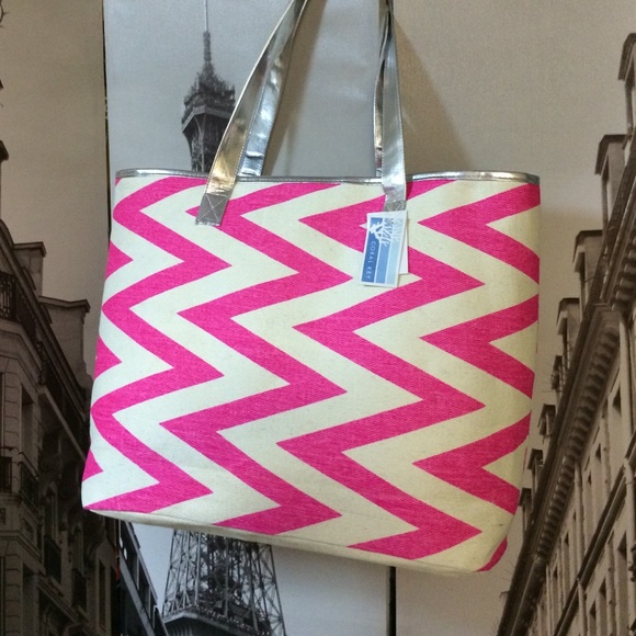 Coral Key Handbags - 🚫SOLD🚫 Large Chevron Bag