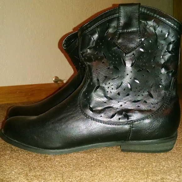 Cowboy ankle boots with Peek-a-boo cut outs