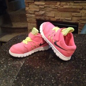 Girls size 9 Nike Shoes