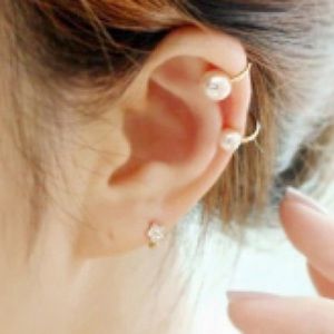 🆕 Pearl hook earrings! ✨✨💁